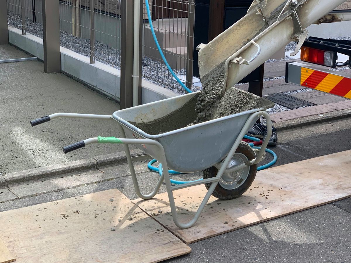 型枠大工 解体 エアー工具 （重機オペレーターのアシスタント